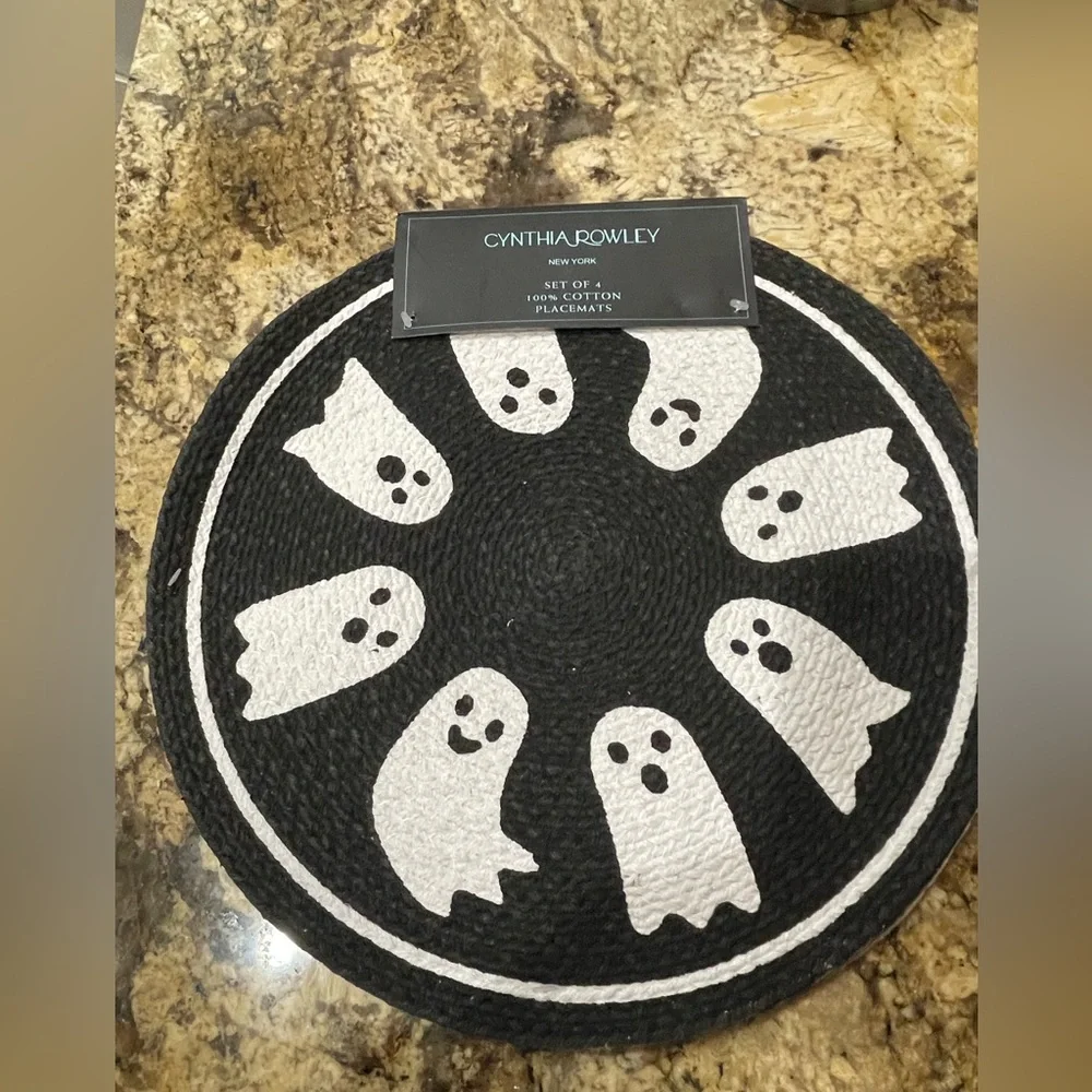 Cynthia Rowley GHOSTS 15” round placement set of 4 - Brand new